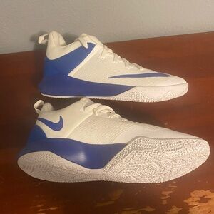 Nike Kids Sneakers in Blue and White Nike zoom shift